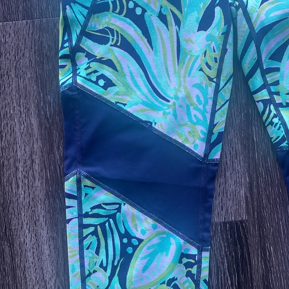 Lilly Pulitzer Thea Cropped Leggings | Party Like a Flock Star | Size S - Picture 6 of 12